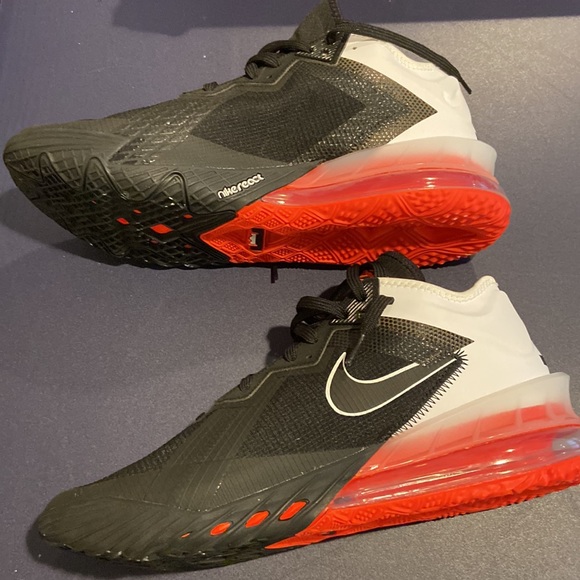 NEW.   Nike Lebron 18 low heart of lions Men’s Size 13 - Picture 12 of 12